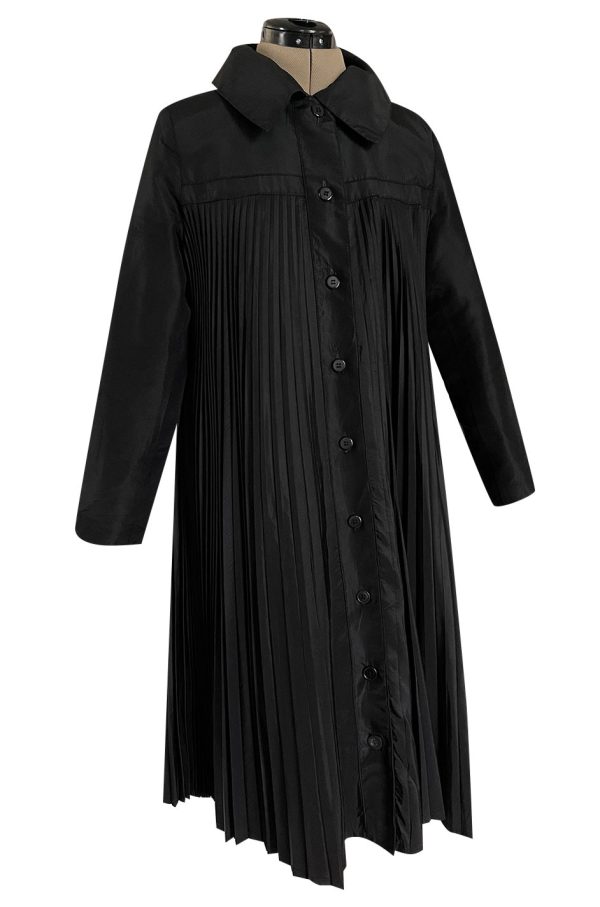 1980s Oscar de la Renta Open Knife Pleated Swing Coated Taffeta Black Jacket Coat Cheap